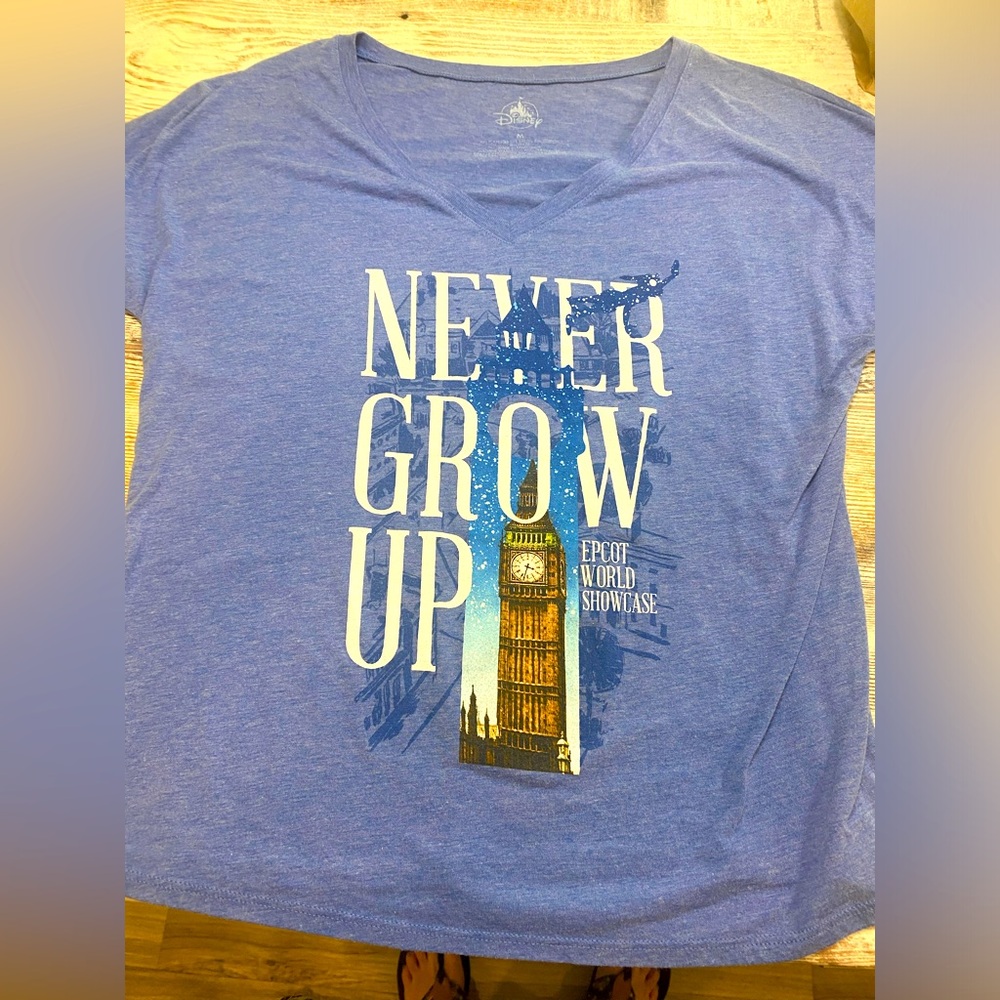 Disney Epcot World Showcase UK Pavilion Peter Pan Never Grow Up T-Shirt Med Blue